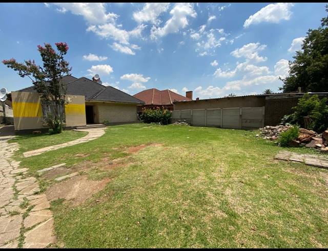 20 BEDROOM HOUSE FOR SALE IN VEREENIGING CENTRAL